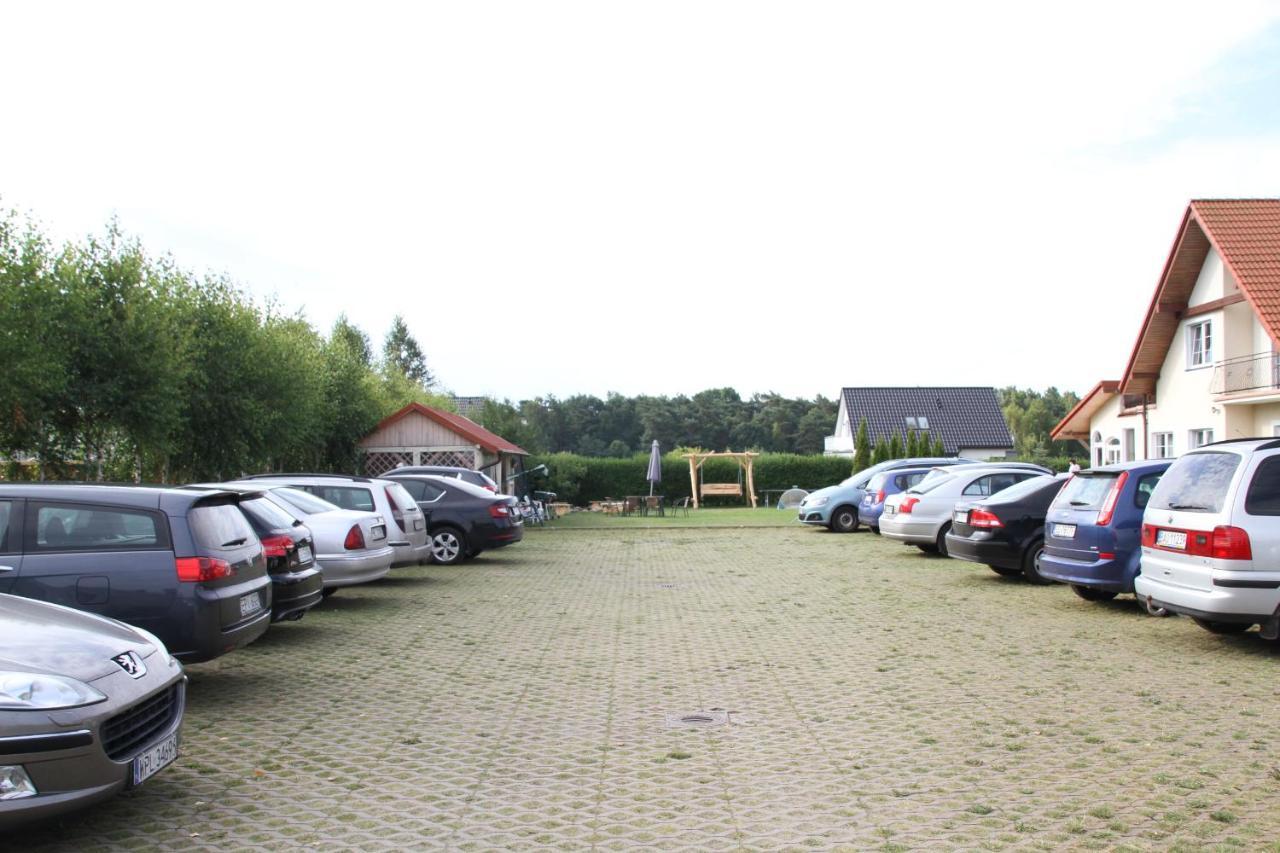 Dworek Leba I Domki Ranczo Itrich Exterior foto